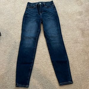 Dark blue non ripped jeans